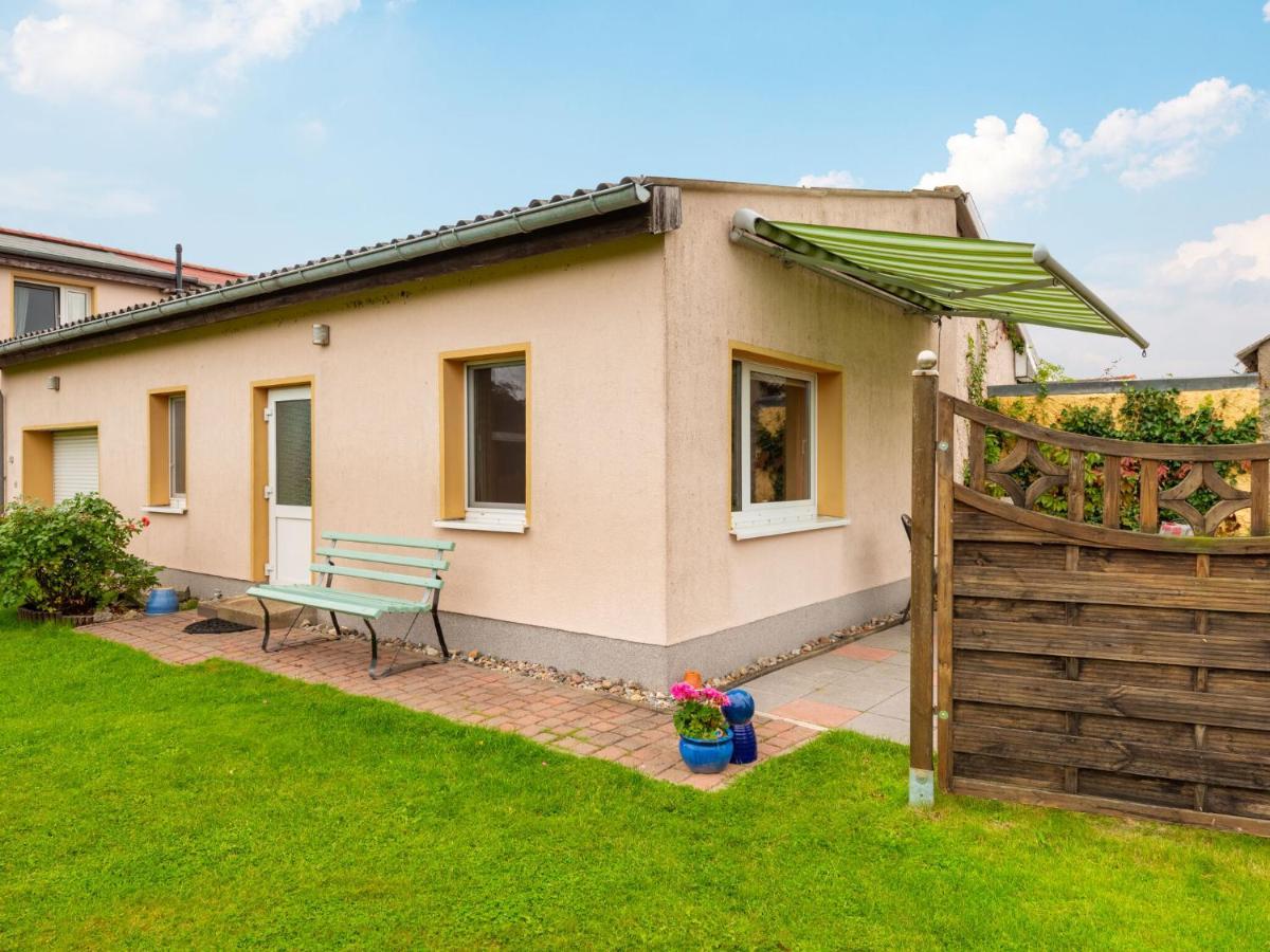Idyllic Bungalow In Pepelow With Garden Exterior foto