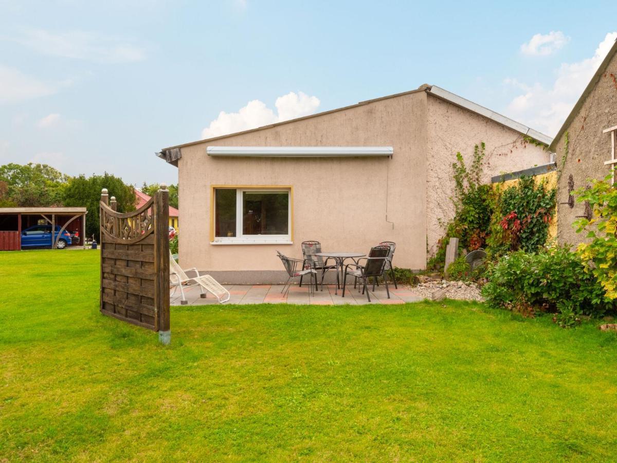 Idyllic Bungalow In Pepelow With Garden Exterior foto